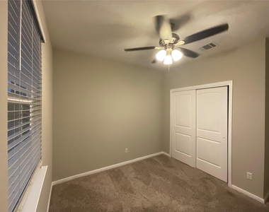 142 Jubilee Dr - Photo Thumbnail 18