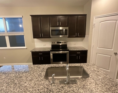 142 Jubilee Dr - Photo Thumbnail 7