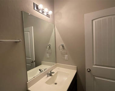 142 Jubilee Dr - Photo Thumbnail 16