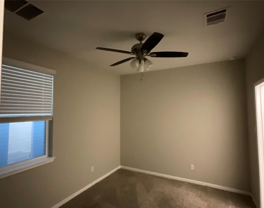 142 Jubilee Dr - Photo Thumbnail 13