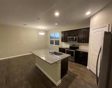 142 Jubilee Dr - Photo Thumbnail 6
