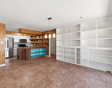 7000 Shannon Dr - Photo Thumbnail 8