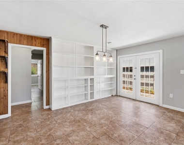 7000 Shannon Dr - Photo Thumbnail 10