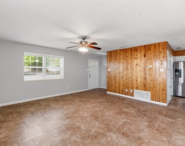 7000 Shannon Dr - Photo Thumbnail 7