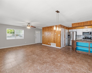 7000 Shannon Dr - Photo Thumbnail 9