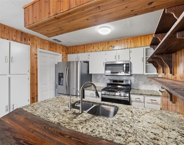 7000 Shannon Dr - Photo Thumbnail 13
