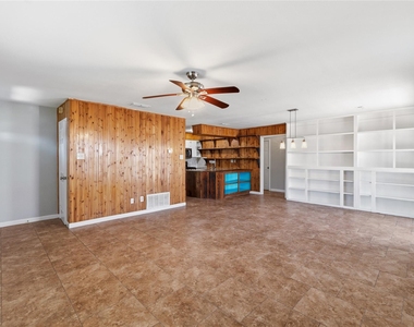 7000 Shannon Dr - Photo Thumbnail 6
