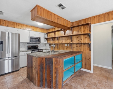 7000 Shannon Dr - Photo Thumbnail 12