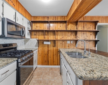 7000 Shannon Dr - Photo Thumbnail 15