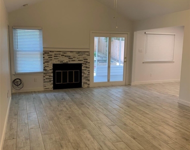 1010 Bodgers Dr - Photo Thumbnail 3