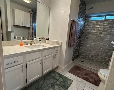 1010 Bodgers Dr - Photo Thumbnail 9