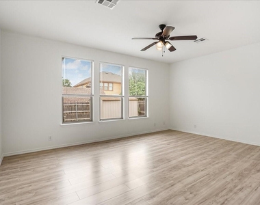 200 Rudy Ln - Photo Thumbnail 13