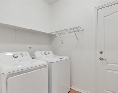 200 Rudy Ln - Photo Thumbnail 6
