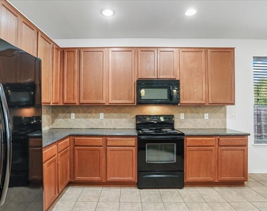 200 Rudy Ln - Photo Thumbnail 9