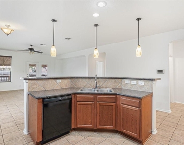 200 Rudy Ln - Photo Thumbnail 10