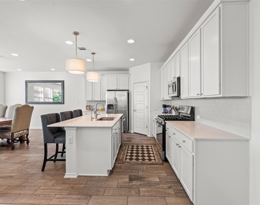 9107 Moonstone Dr - Photo Thumbnail 5