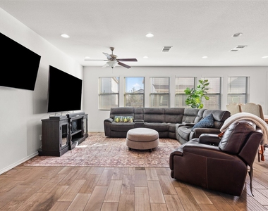 9107 Moonstone Dr - Photo Thumbnail 7