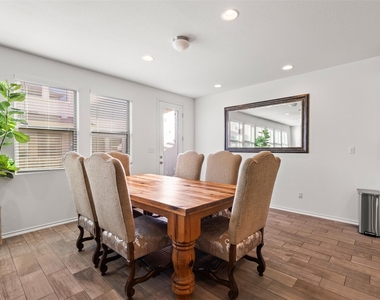 9107 Moonstone Dr - Photo Thumbnail 8