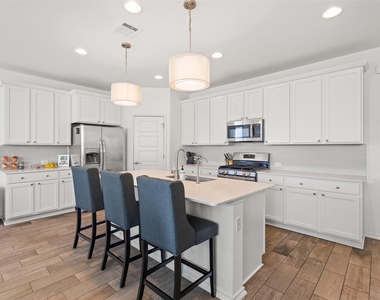 9107 Moonstone Dr - Photo Thumbnail 6