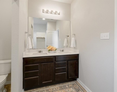 460 Galway Bay Ln - Photo Thumbnail 11