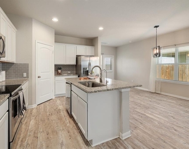 460 Galway Bay Ln - Photo Thumbnail 6