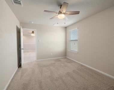 460 Galway Bay Ln - Photo Thumbnail 9