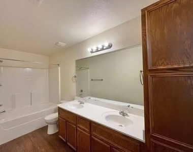 904 Lasso Dr - Photo Thumbnail 6