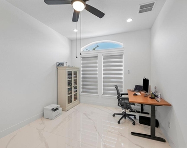 3304 Belted Galloway St - Photo Thumbnail 13
