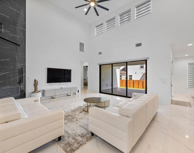 3304 Belted Galloway St - Photo Thumbnail 3