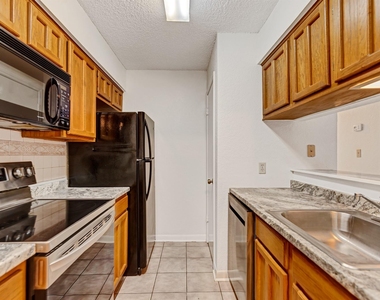 1202 Thorpe Ln - Photo Thumbnail 3