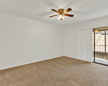 1202 Thorpe Ln - Photo Thumbnail 14
