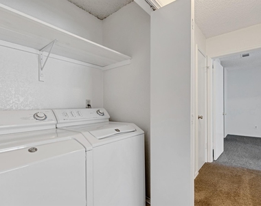 1202 Thorpe Ln - Photo Thumbnail 16
