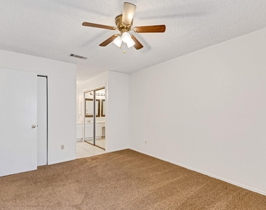 1202 Thorpe Ln - Photo Thumbnail 13
