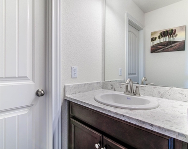 15621 Cabrillo Way - Photo Thumbnail 13