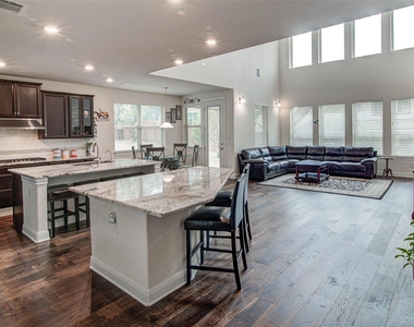 15621 Cabrillo Way - Photo Thumbnail 6