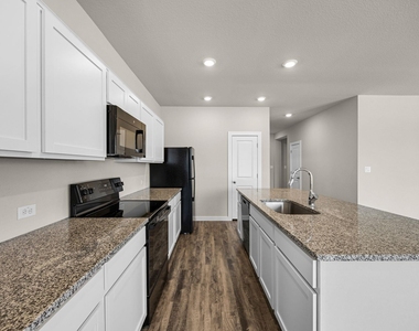 20104 Travis Dr - Photo Thumbnail 11