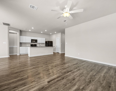 20104 Travis Dr - Photo Thumbnail 14