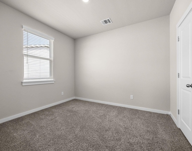 20104 Travis Dr - Photo Thumbnail 2
