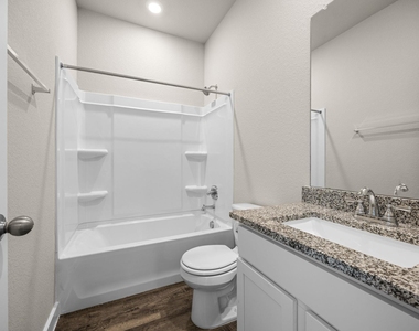 20104 Travis Dr - Photo Thumbnail 3