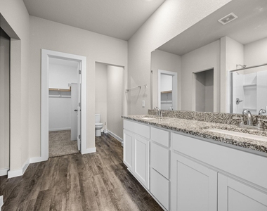 20104 Travis Dr - Photo Thumbnail 7