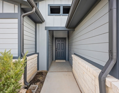 20104 Travis Dr - Photo Thumbnail 1