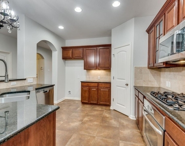 628 Bottle Brush Dr - Photo Thumbnail 3