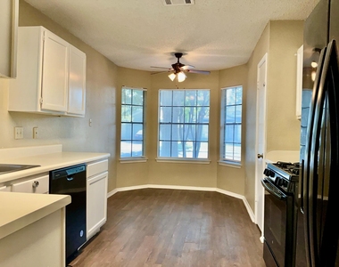 2105 Balsam Way - Photo Thumbnail 8