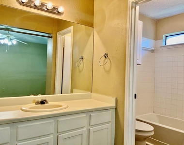 2105 Balsam Way - Photo Thumbnail 14