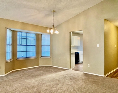 2105 Balsam Way - Photo Thumbnail 10