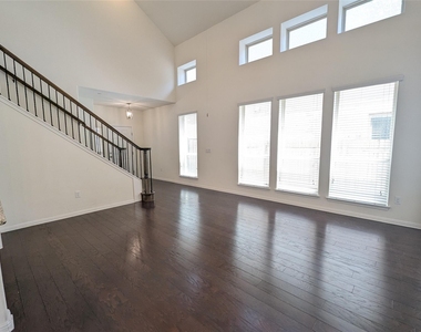 3240 E Whitestone Blvd - Photo Thumbnail 7
