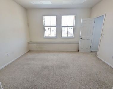 3240 E Whitestone Blvd - Photo Thumbnail 29