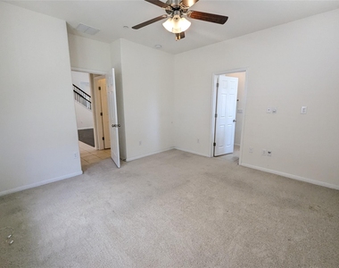 3240 E Whitestone Blvd - Photo Thumbnail 14