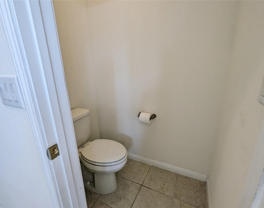 3240 E Whitestone Blvd - Photo Thumbnail 16
