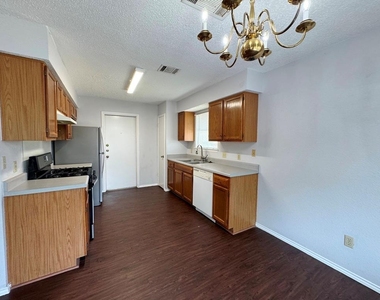 14009 Maricella Ln - Photo Thumbnail 10